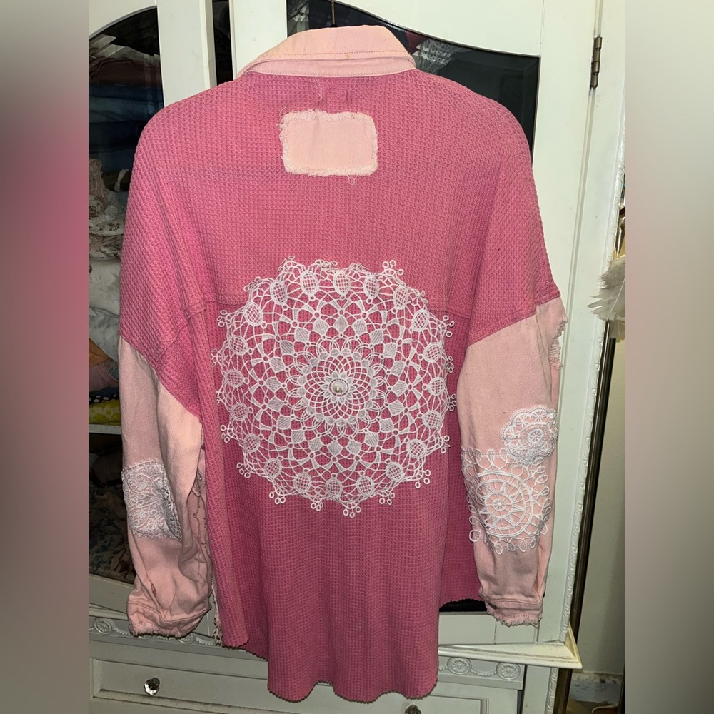 🩷POL🩷patchwork size medium button-up shirt with lace & pearl details #boho